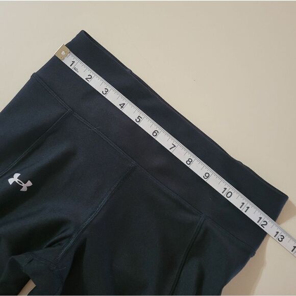 Under Armour Women's Black HeatGear® Compression Capris - Picture 3 of 12